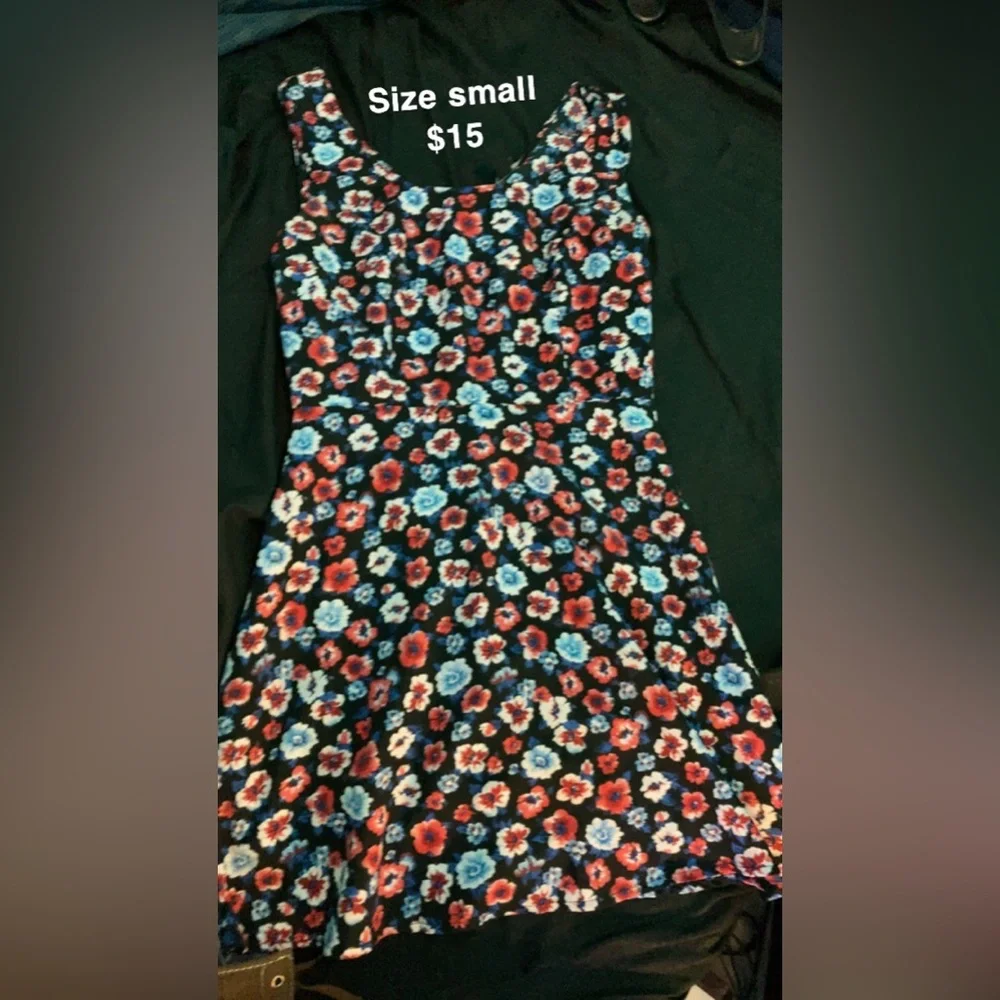 Dresses - Picture 2 of 14